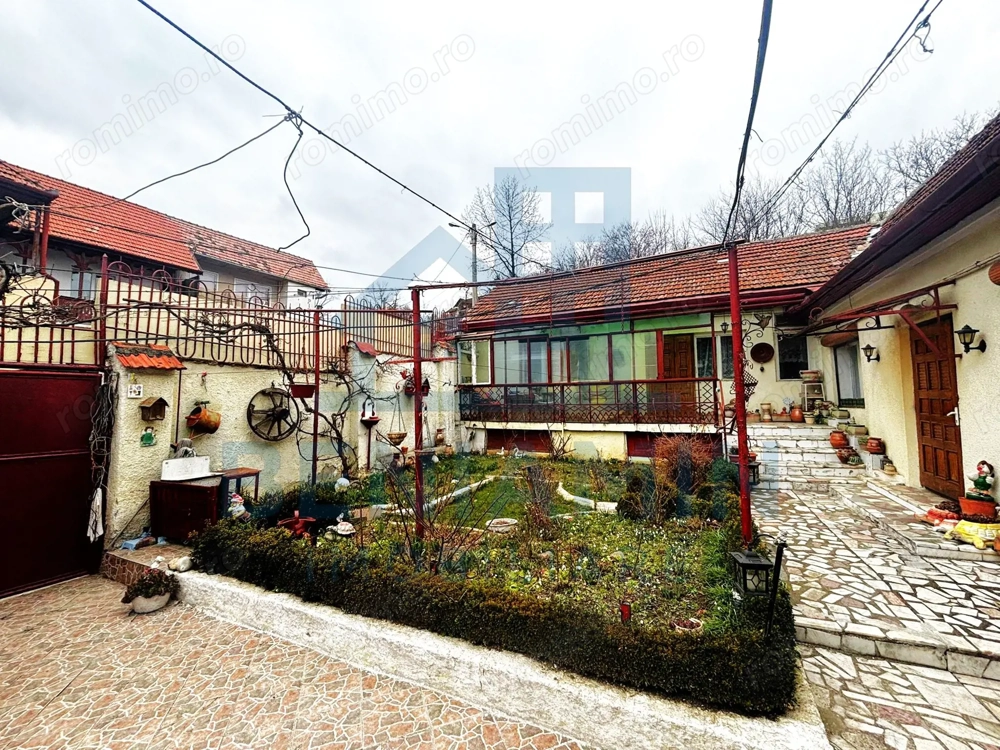 Casa-Central-Brasov-Sitei-Universitate-125mp-curte-280mp-Disponibila