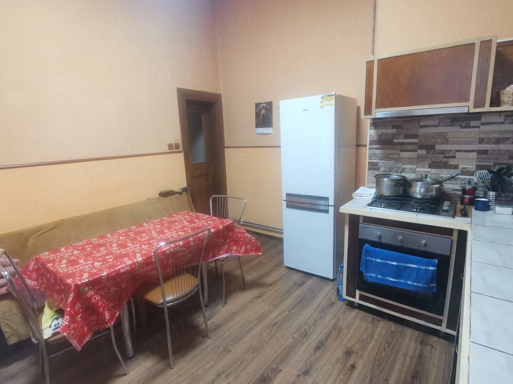 Vând apartament la casa 