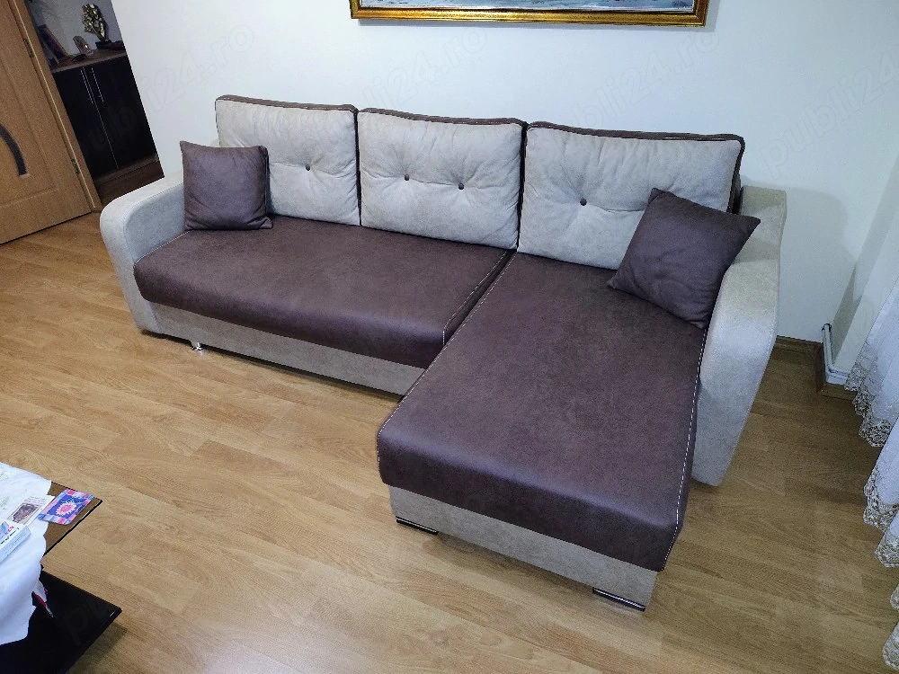 Vând canapea extensibila aproape nouă 