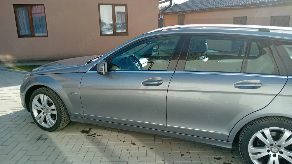 Vand Mercedez C220 impecabil
