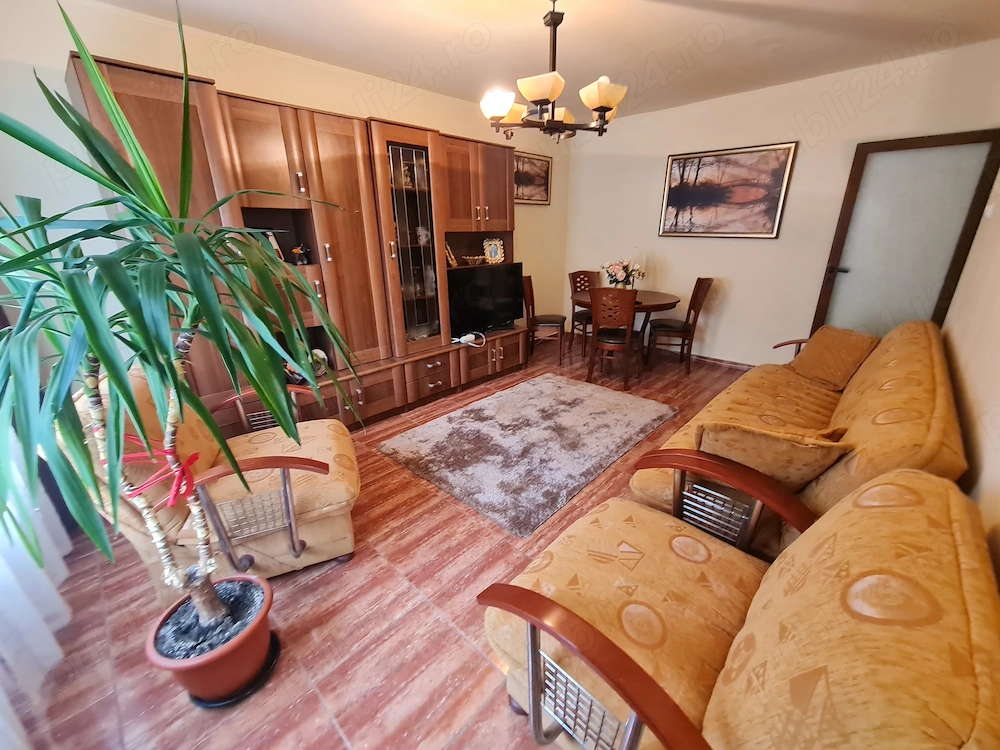 Direct proprietar  apartament 3 camere decom 75mp str. Avram Iancu