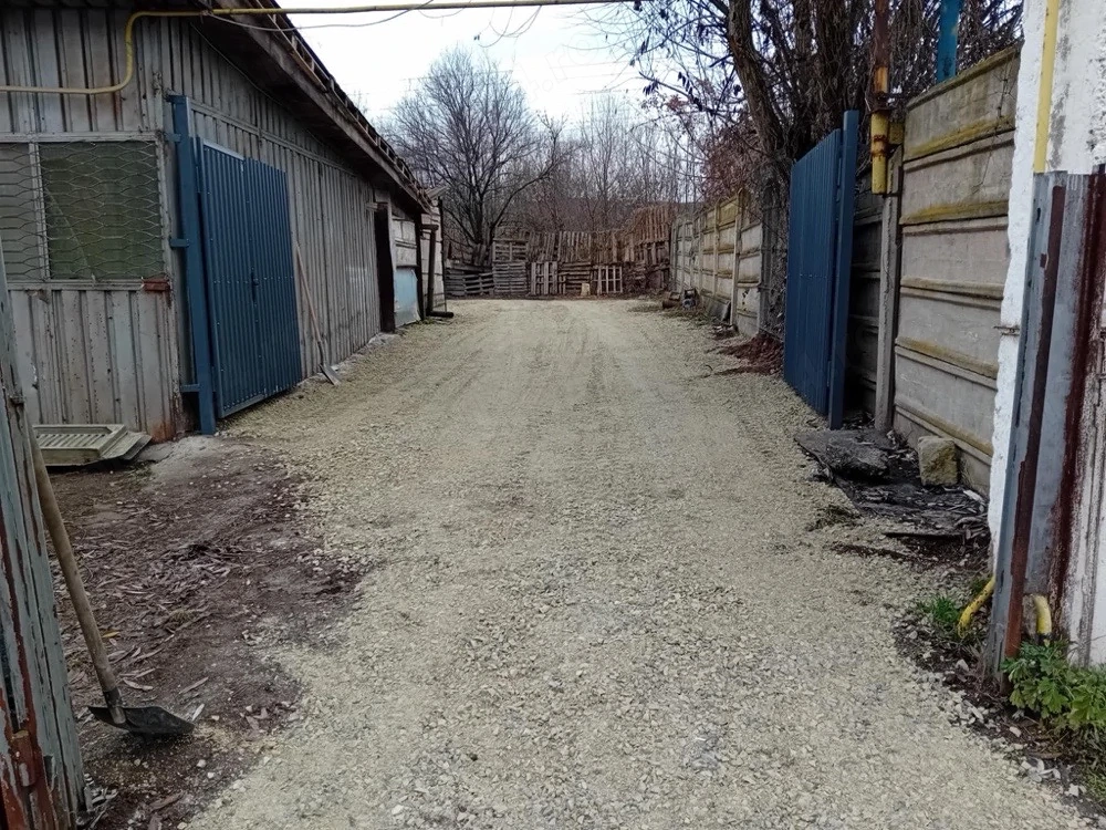 Garaj cu sup.30m2 + curte de 290m2