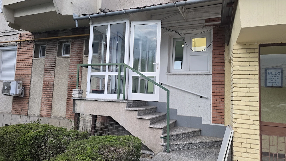 Inchiriez spatiu in Deva, zona Spitalul Judetean, suprafata utila 20 mp, compus din camera, baie si 