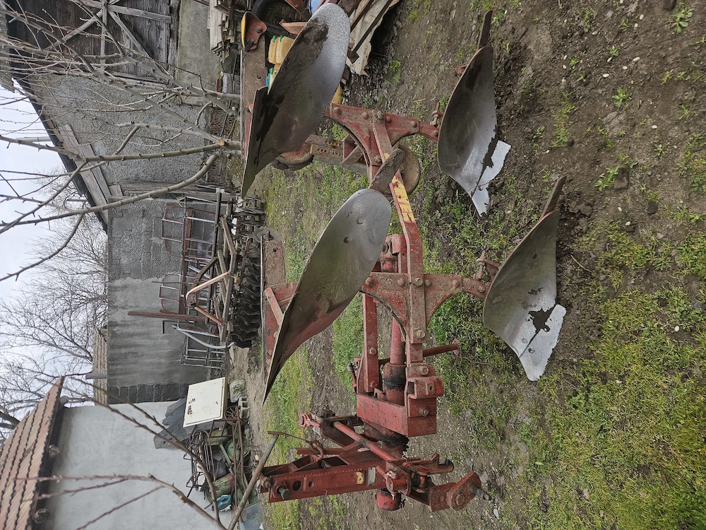 Vând plug reversibil