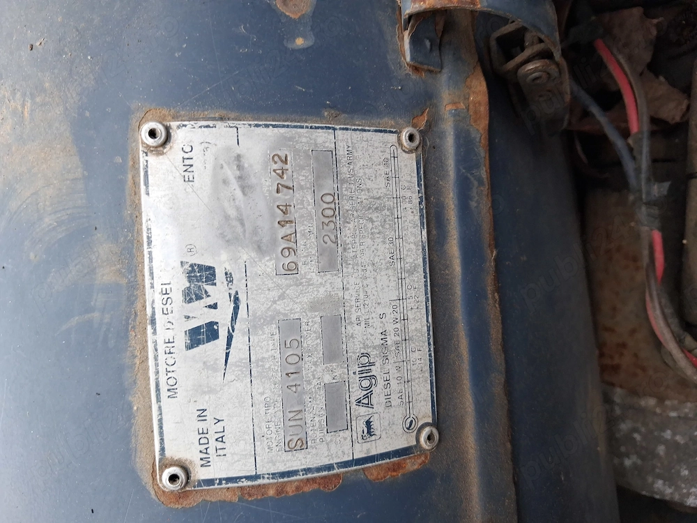 Vând motor Perkins și WM