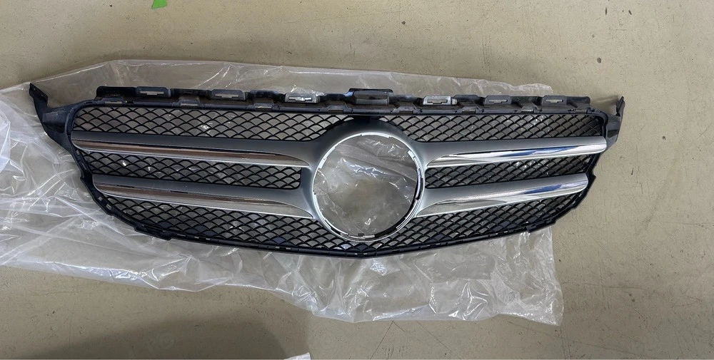 Vând grila Mercedes C w205