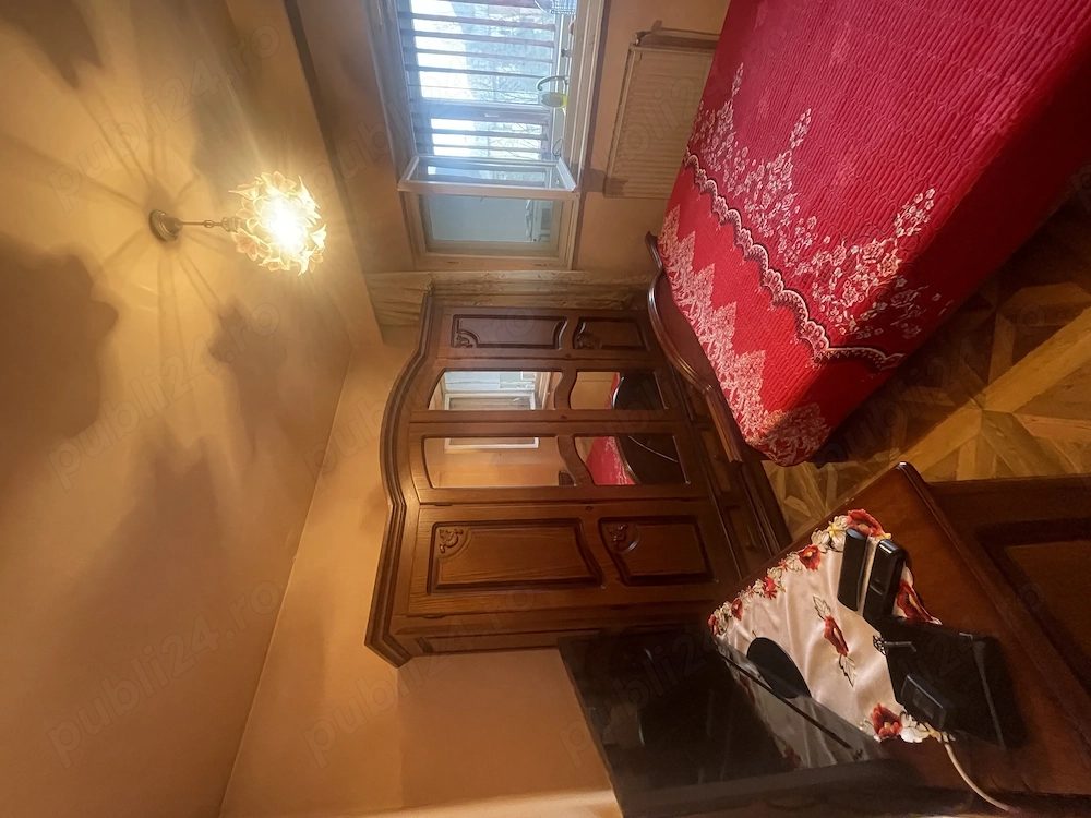 B-dul Traian, decomandat, balcon mare, BCA, izolat exterior,etaj 4 din 8, pret 78.000 euro