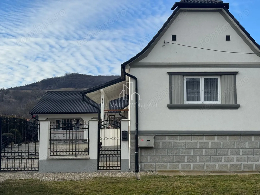 Casa ultramoderna de vanzare in Hetiur