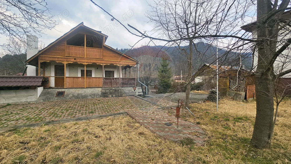 Casă solidă din cărămidă, mobilată, garaj, teren generos – Tarcău