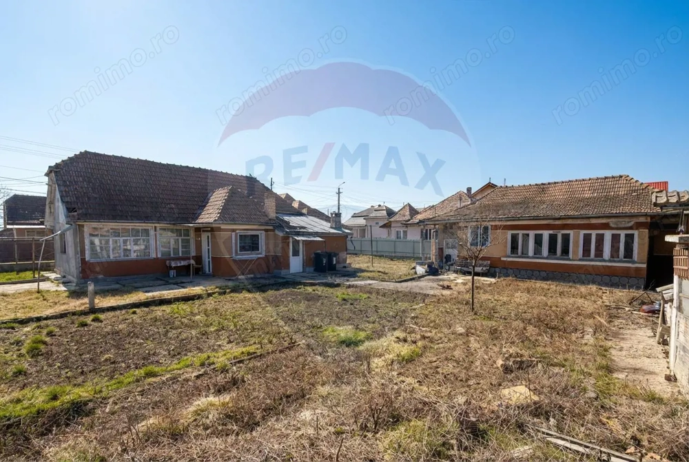Casă cu teren generos la colț de intersecție - cartier Poiana
