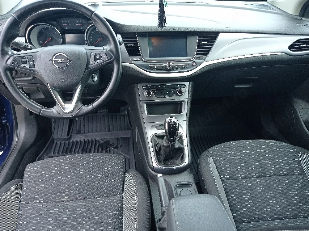 vând autoturism marca Opel 