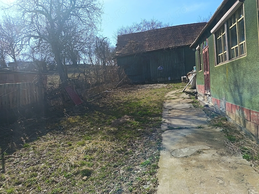 Casa și teren de vânzare 