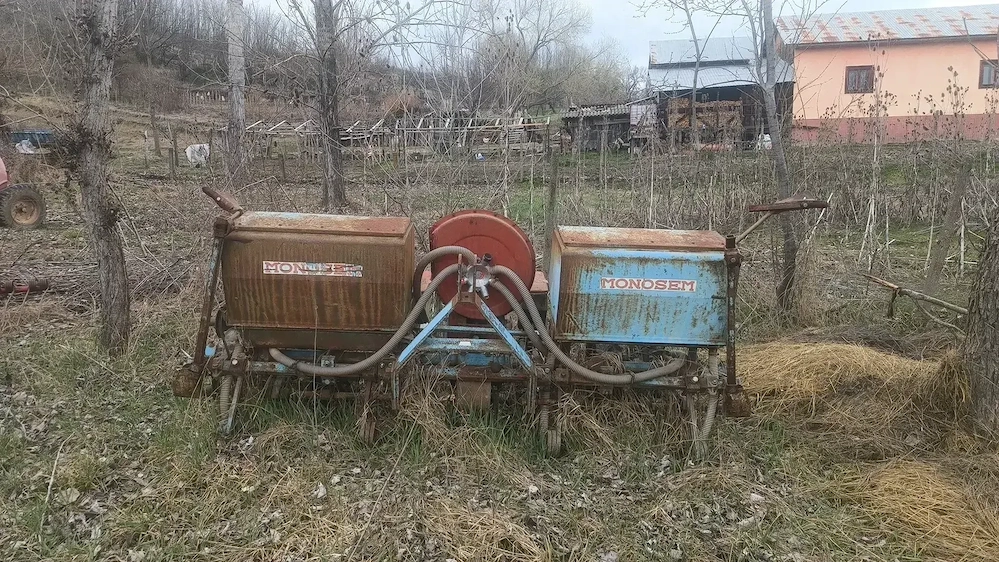 Vând semănătoare monosem 4 rânduri 