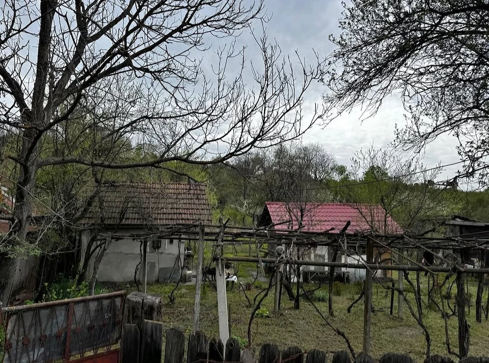 Vând teren Roșiuța