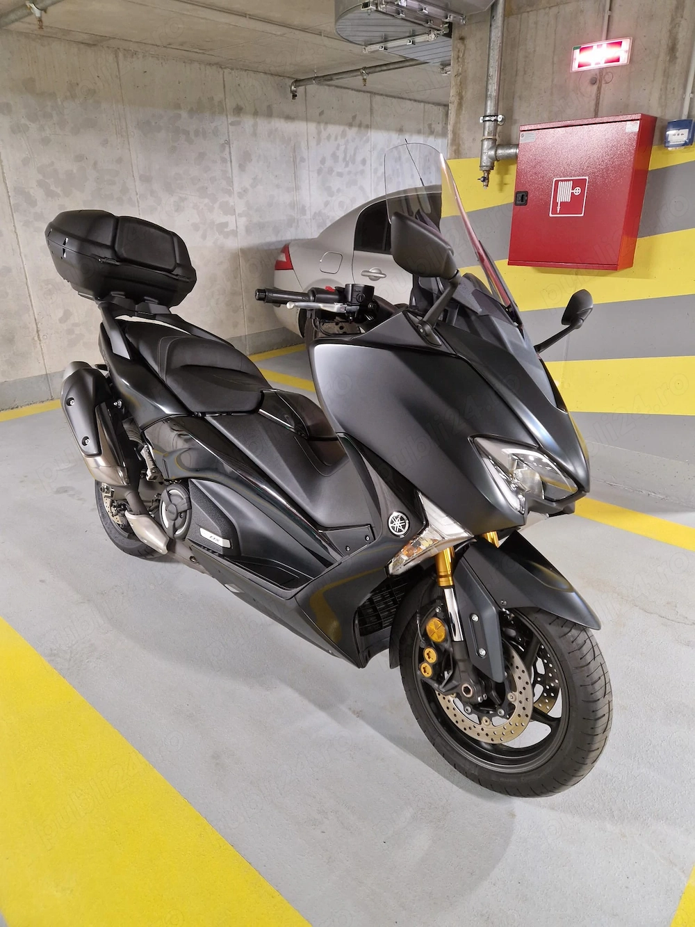 Vând Yamaha T-Max 530 DX (Deluxe)