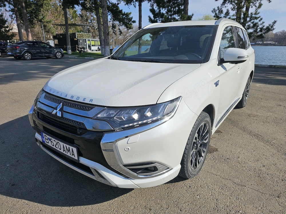 Mitsubishi Outlander PHEV InStyle+ Facelift 2019 MAXIM Dotat TVA deductibil Parcare gratis