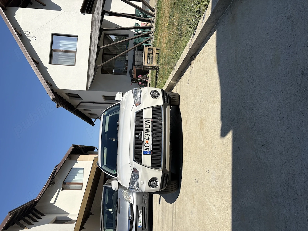 Vând Mitsubishi Outlander