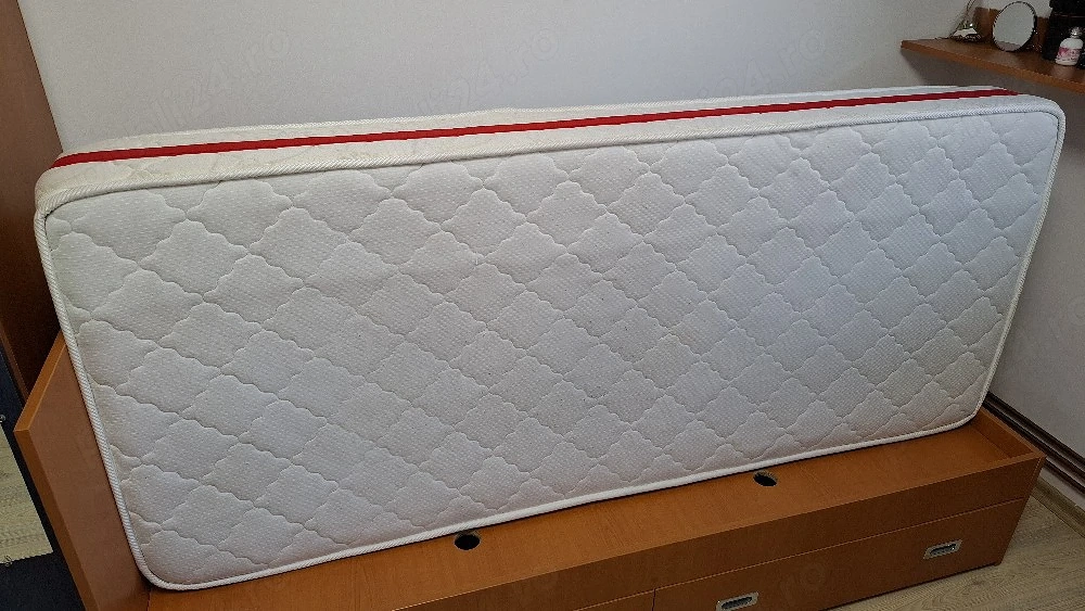 Pat MDF impecabil,  cu saltea Super Lux