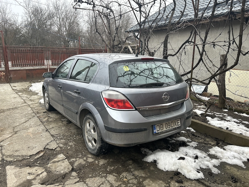 dezmembrez opel astra h