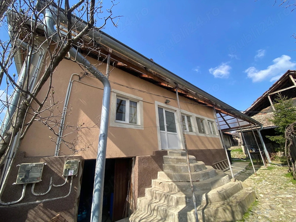 Vand casa situata la 15 km de Dr Tr Severin, nu necesita renovare