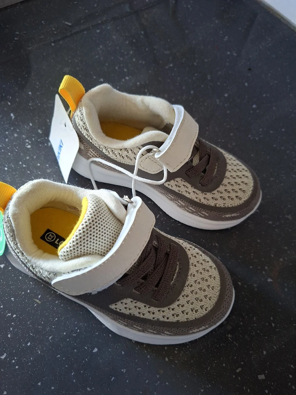 Vand incaltaminte sport copii marimea 23