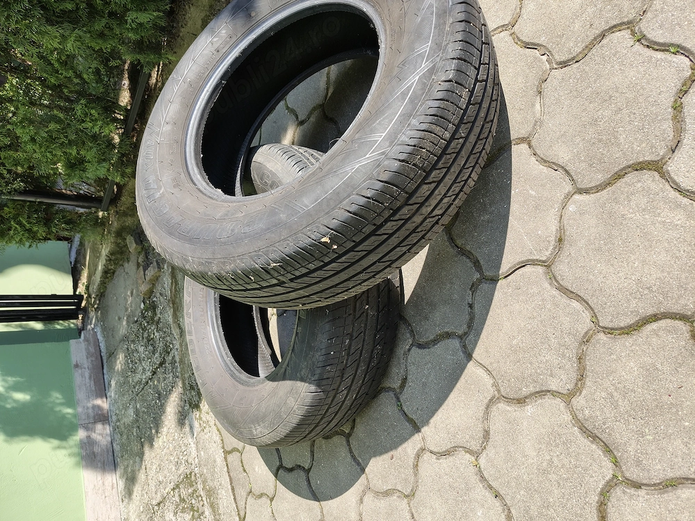 Vand 2 anvelope pentru SUV. P225/70R16 103H . Anvelopele sunt  in stare buna.