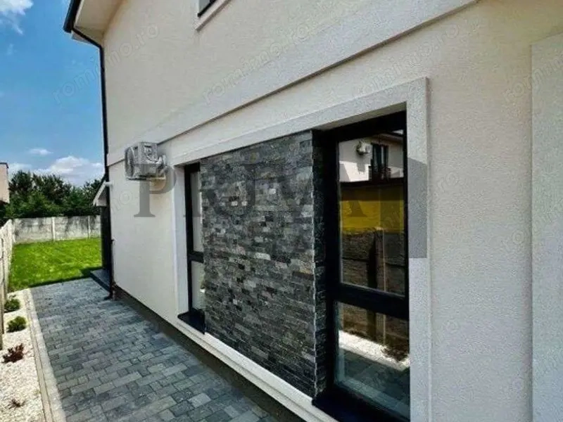 1/2 Duplex 124 mp utili + 330 curte. Dormitor parter,Bucatarie închisă