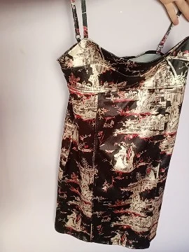 vând rochițe domnișoare 