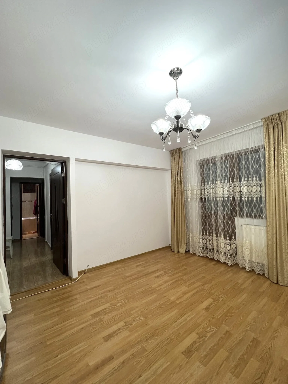 Apartament 2 camere decomandate   Micro 20, etaj 1, renovat