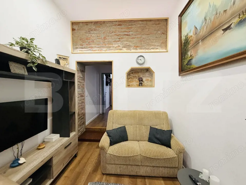 Apartament cu 3 camere, 47 mp, zona Centrala