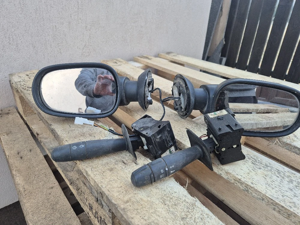 Vand oglinzi electrice, bloc lumini Dacia Logan an 2006. pret 150 lei toate