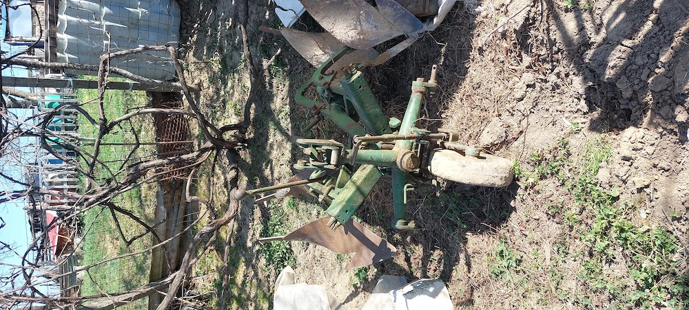 Plug reversibil doua brazde