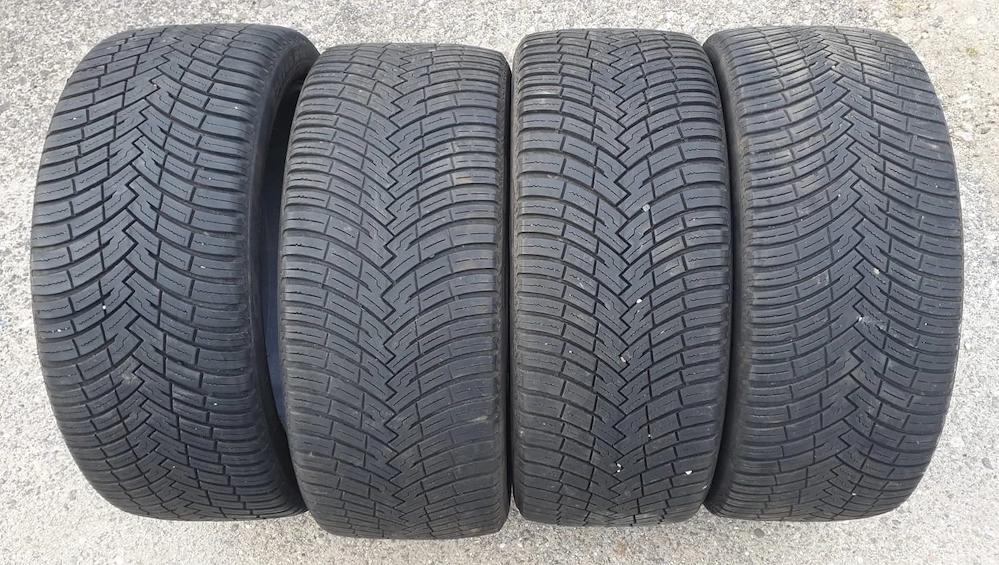 set 4 anvelope Allseasons 235/40/19 Pirelli  + 7 mm , DOT 0921