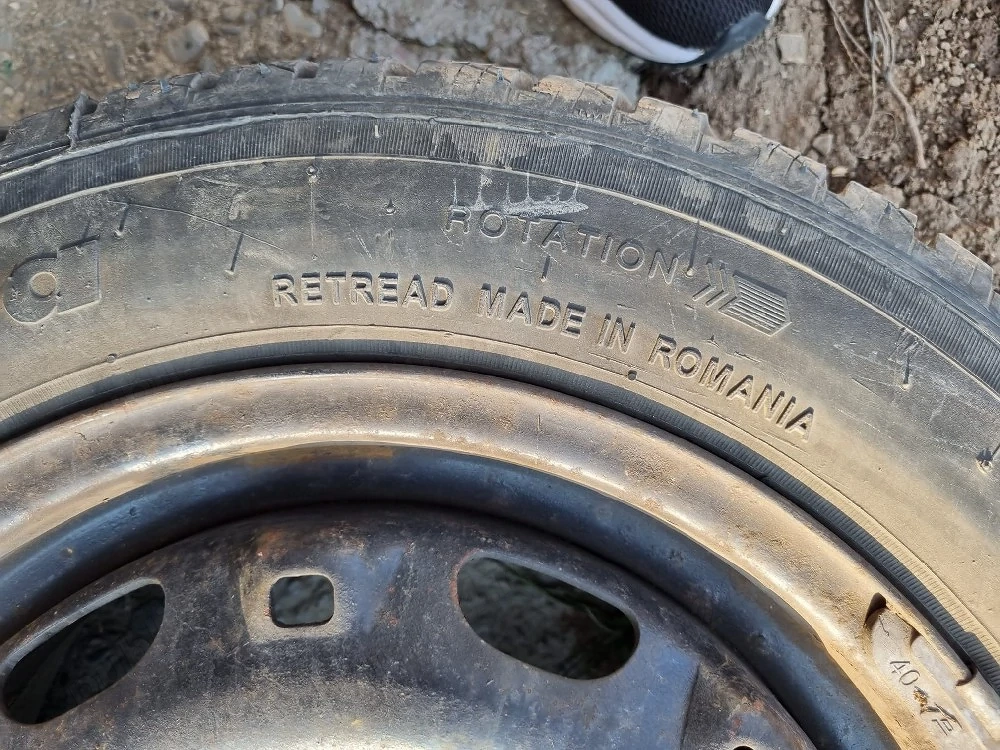 Vand cauciucuri de iarna cu jante