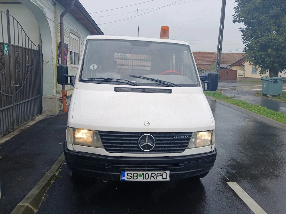 Vand Autoutilitara Mercedes Benz Sprinter sau schimb cu VW Golf 5