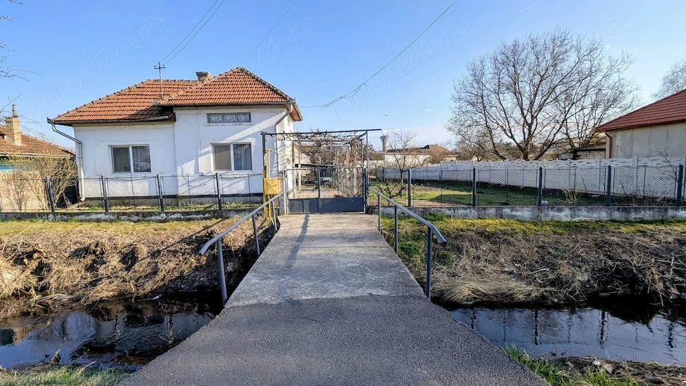 Casă de vânzare în Simeria, teren generos 845 mp + anexe