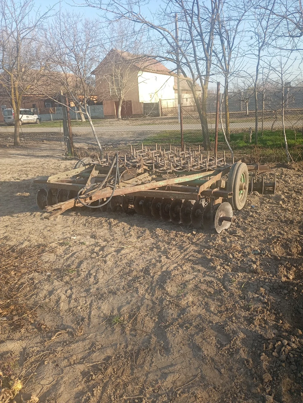 vand utilaje tactor utb plug disc semanatoare cisterna masina de scos ceapa instalatie de erbicidat