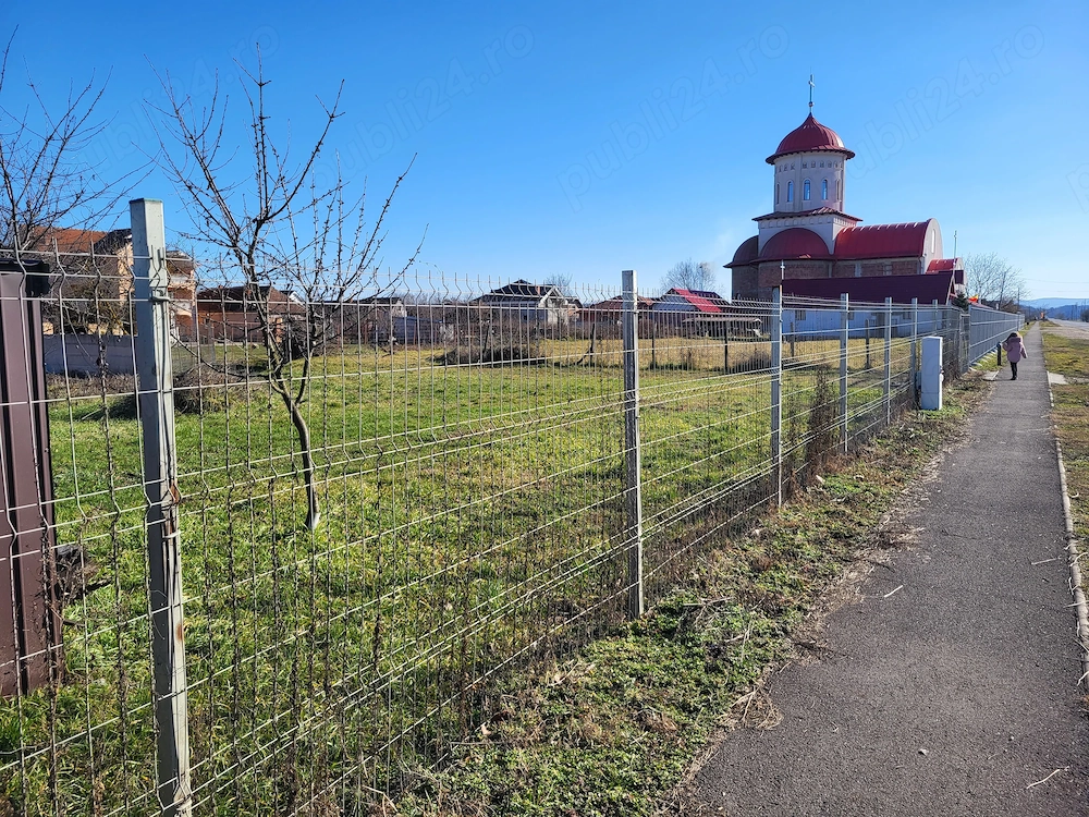 Teren intravilan de vanzare 