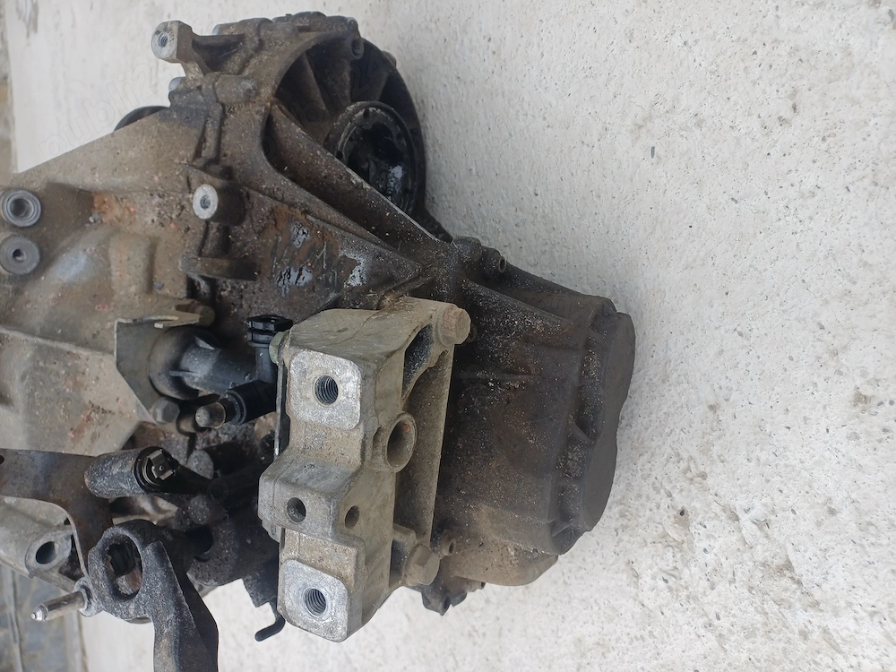 De vinzare cutie viteza vw turan 1.6 fsi benzina in satare buna de funcționare 