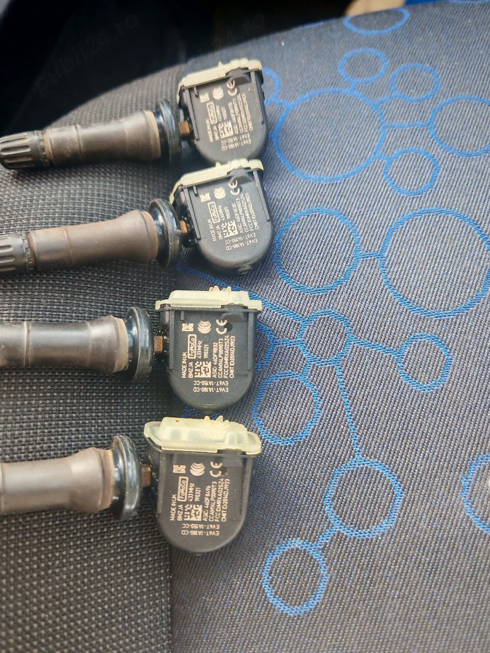 Vând 4 senzori (SET) TPMS originali Ford