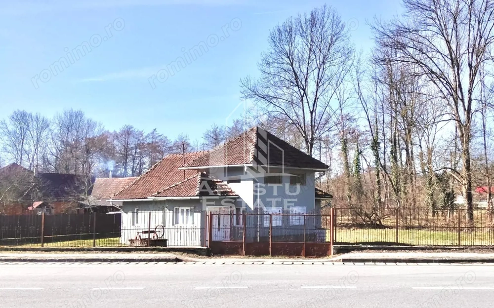 Casa potential turistic si comercial -zona Varfurile