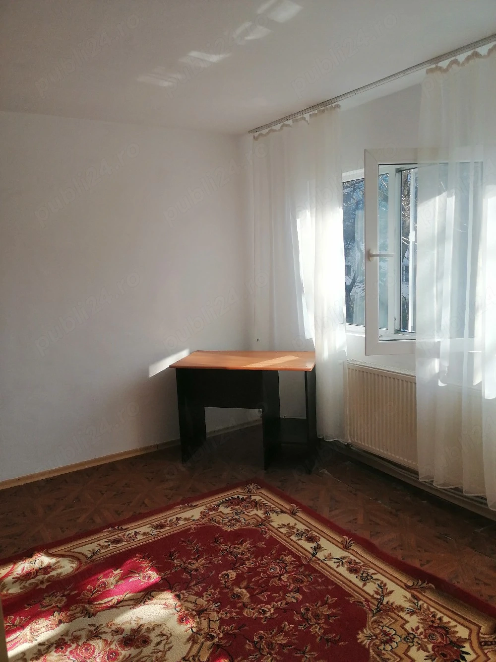 Inchiriez apartament semidecomandat 