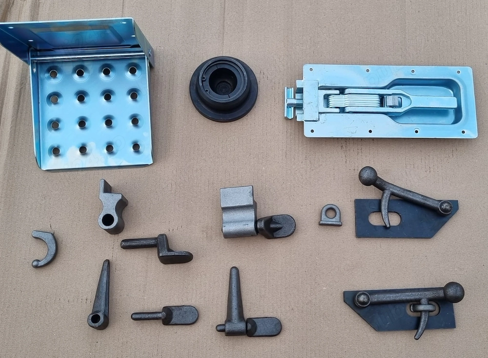 Balamale si inchizatori, sfere basculare, lazi de scule, rezervoare de apa, parabiciclist