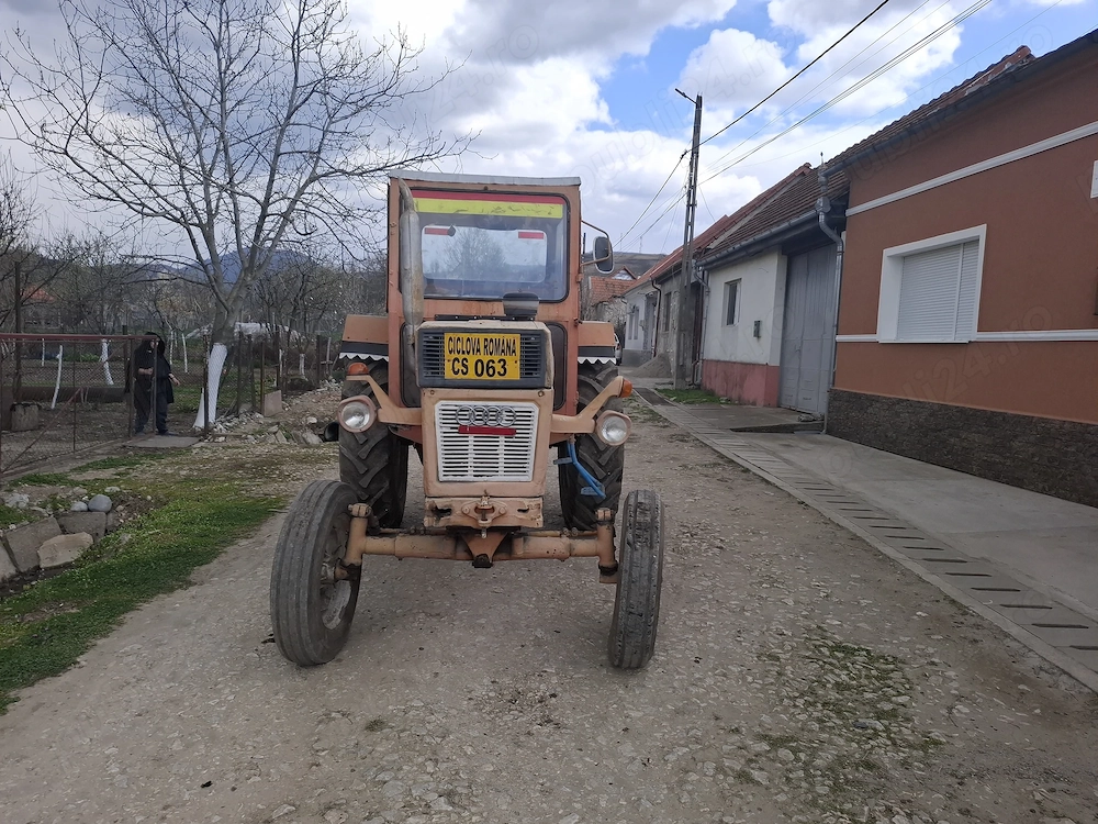 Se vinde tractor și plug!