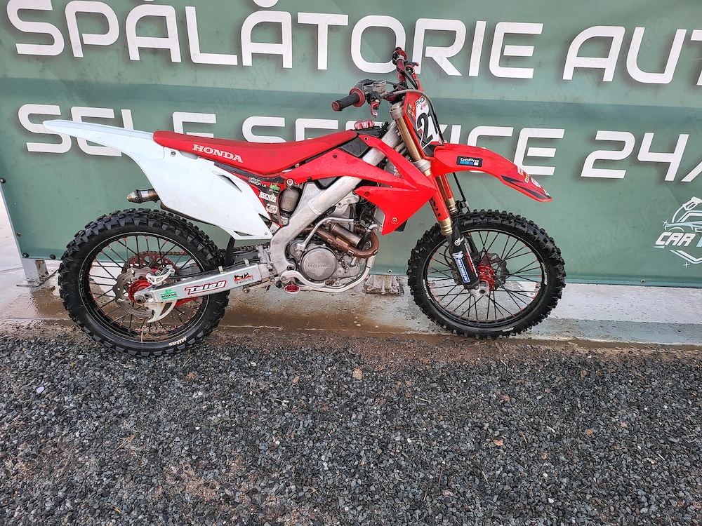 Honda cross 250.