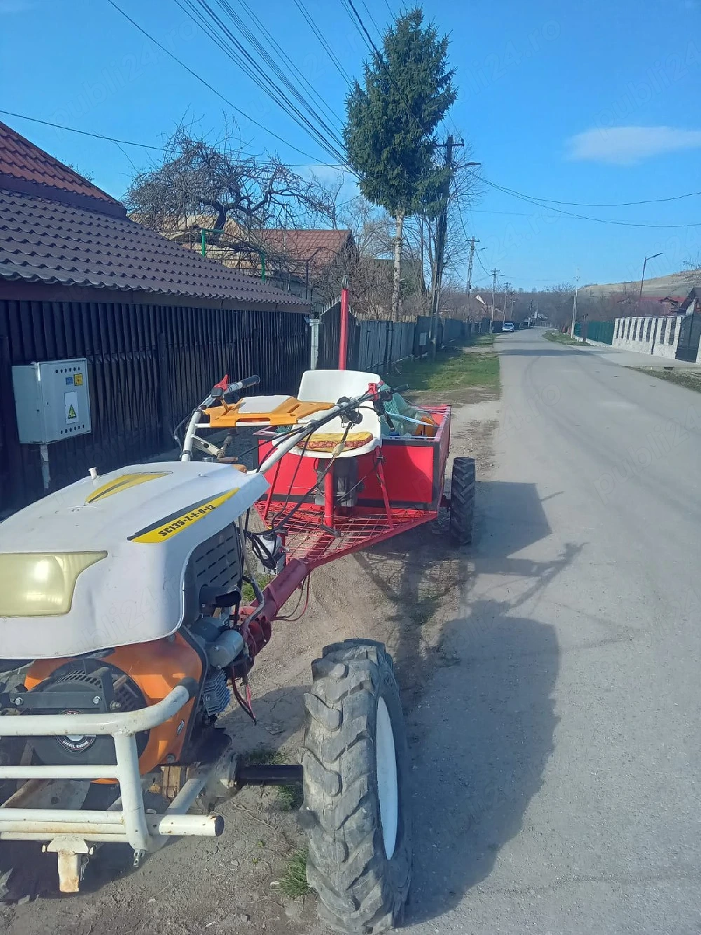 ansamblul motocultivator cu remorca 
