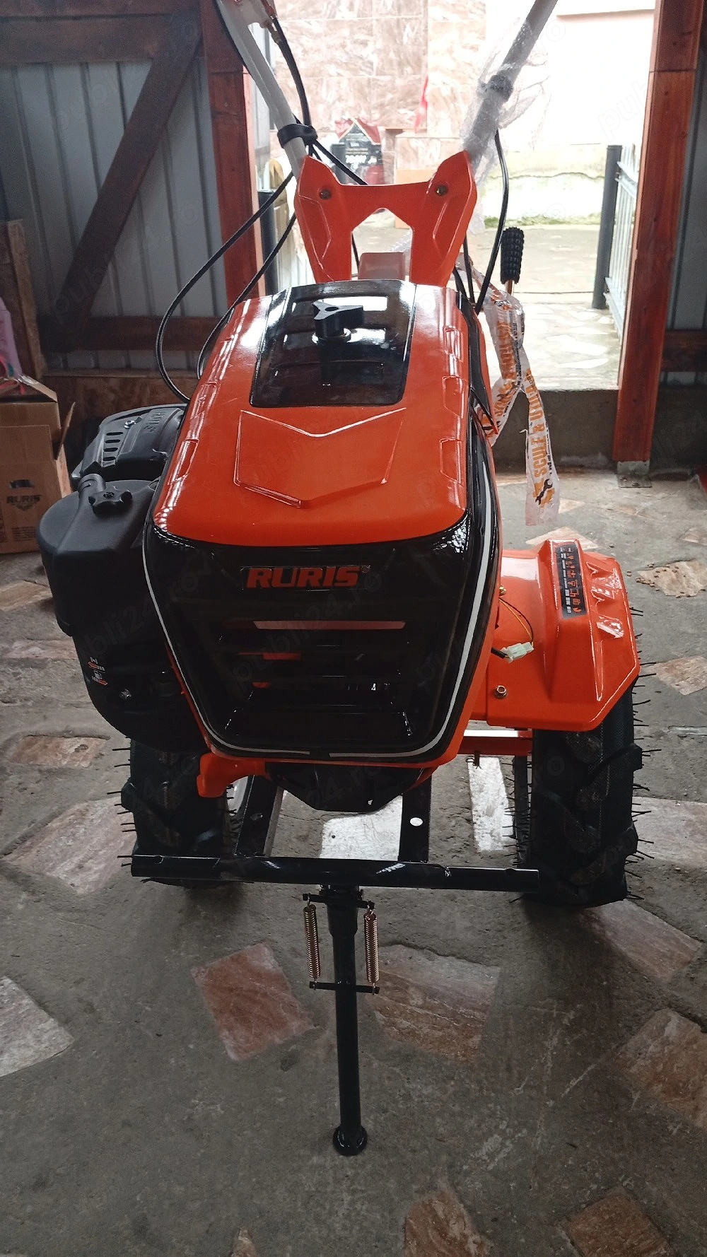 Se vinde roțile plus frezele de la acest motocultor 