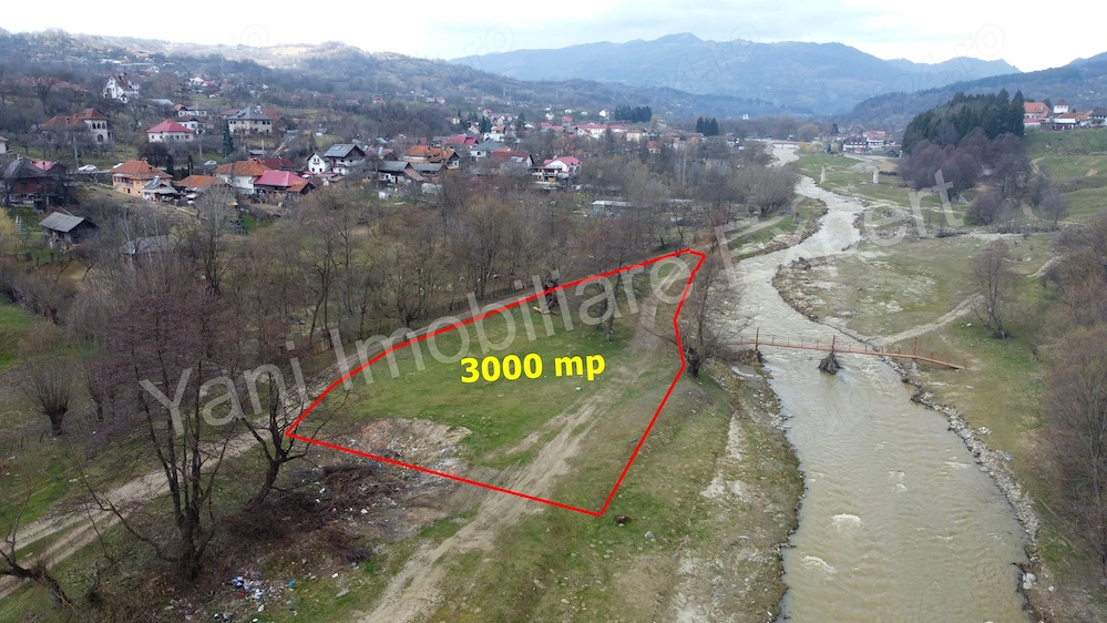 Teren de vânzare în comuna Corbeni, județ Argeș.