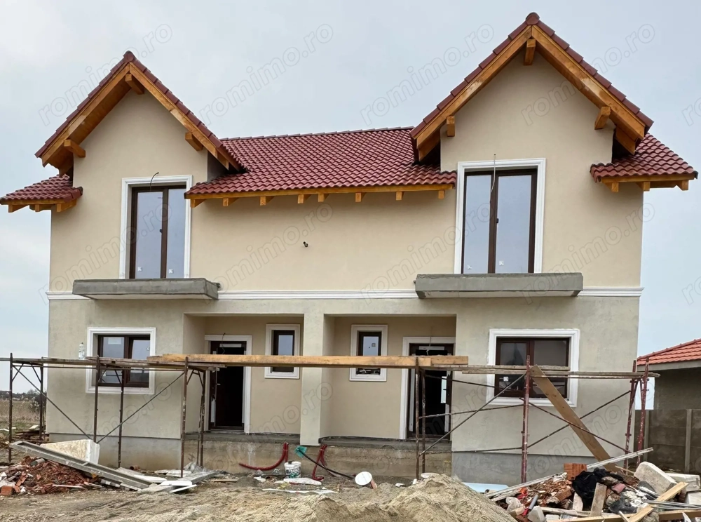 DUPLEX DE VÂNZARE Calea Medveș Comision 0%