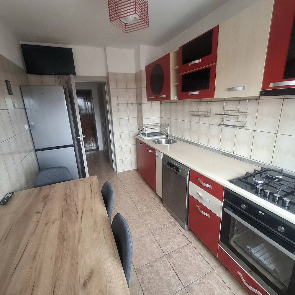 Inchiriez Ap3 camere renovat+loc de parcare Campia Liberatii sector3 zona IOR